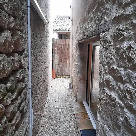 De La Tour Hébergement de vacances Montcuq